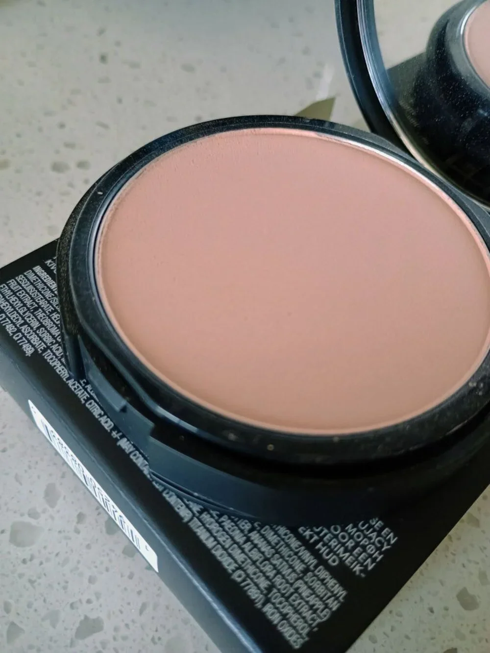 EUC BAREMINERALS BAREPRO 24 HOUR LIGHT 20 COOL POWDER FOUNDATION